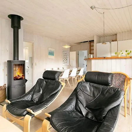 Holiday Merkurvej Hals